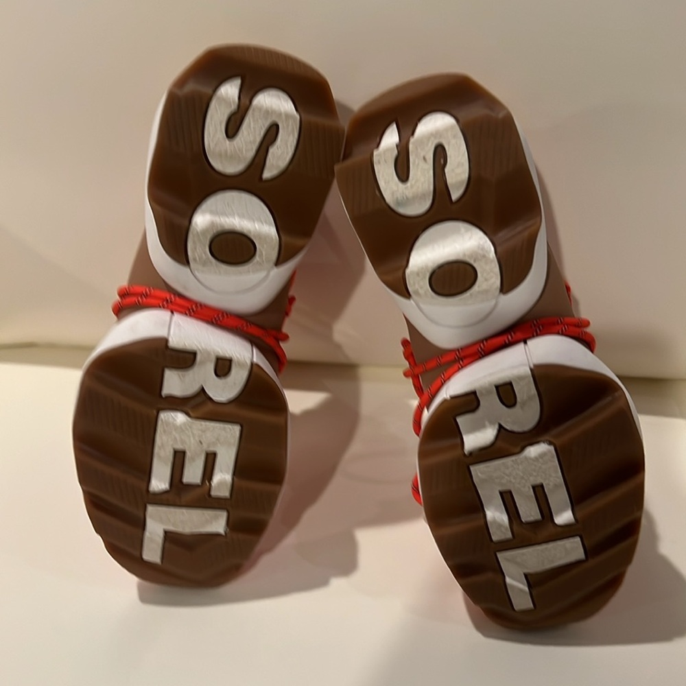 GUC - SOREL - Kinetic Impact Laces Sneakers - Size 6 - Signal Red. - Picture 3 of 3